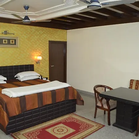 R K Palace Hotel *