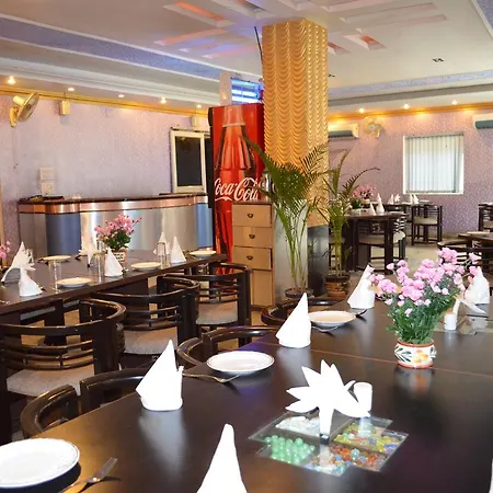R K Palace Hotel *