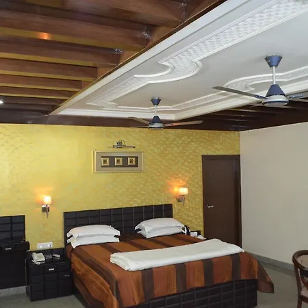R K Palace Hotel