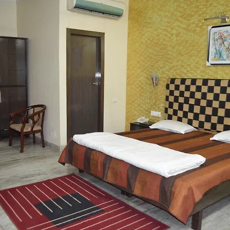 R K Palace Hotel *