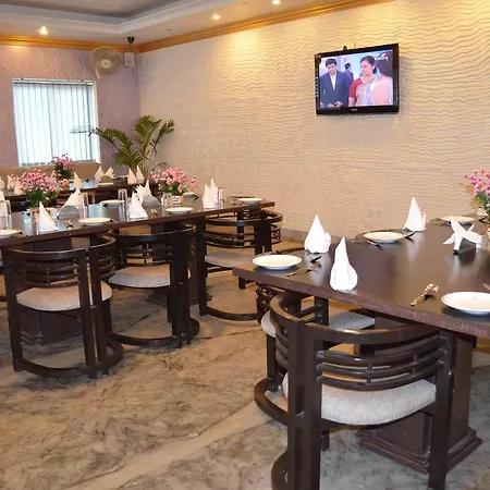 R K Palace Hotel *